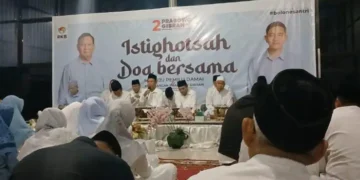 Warga dan Relawan Hadiri Doa Bersam untuk Prabowo-Gibran di Rumah Ibunda Jokowi