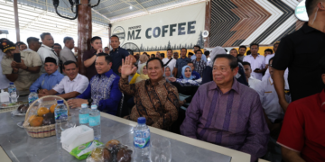 Capres Prabowo Ngopi Bareng Relawan di Aceh