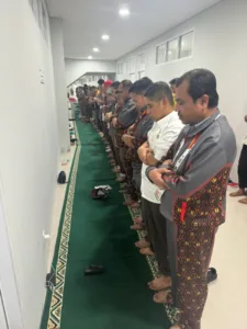 Sholat berjamaah dipembukaan PON XXI