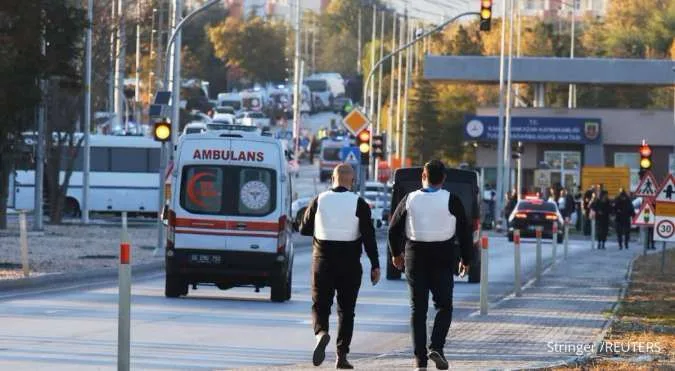 Pemandangan umum pintu masuk kantor pusat perusahaan penerbangan Turki TUSAS, tempat tiga orang tewas dan lima lainnya terluka dalam sebuah serangan, dekat Kahramankazan, sebuah kota di ibu kota Turki, Ankara, 23 Oktober 2024. (Foto: REUTERS)