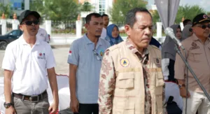 Plh Sekdakab Aceh Utara, Baihaqi, mewakili Penjabat (Pj) Bupati Aceh Utara, Mahyuzar, di Memimpin Apel Siaga di Lapangan Kantor Bupati Aceh Utara