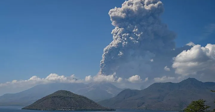 Erupsi Gunung Lewotobi Laki-Laki