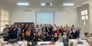 Alumni Fisika FMIPA USK berpose pada acara Mubes II IAFI 2024