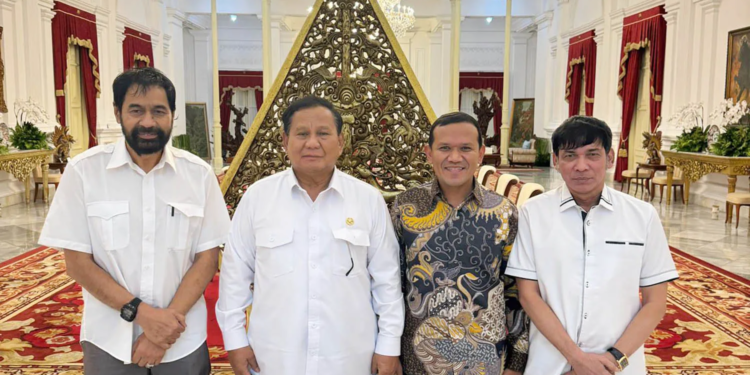 Paslon Gubernur Aceh Mualem-Dek Fadh saat bertemu dengan Presiden Prabowo Subianto di Istana Negara, Jakarta, Senin (9/12/2024)