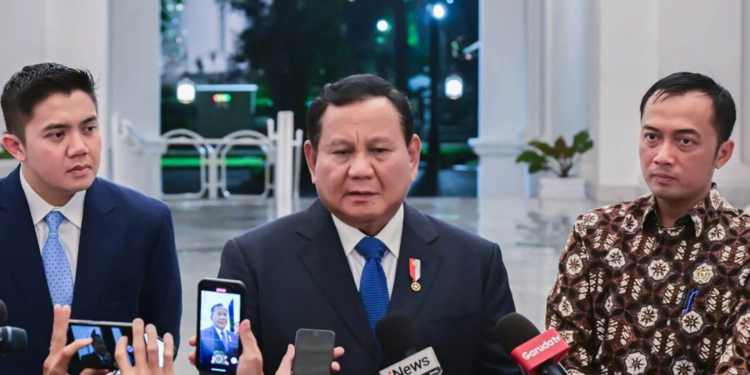 Presiden Prabowo dalam keterangan persnya kepada awak media di Istana Merdeka, Jakarta, Jumat (06/12/2024). (Foto: BPMI Setpres)