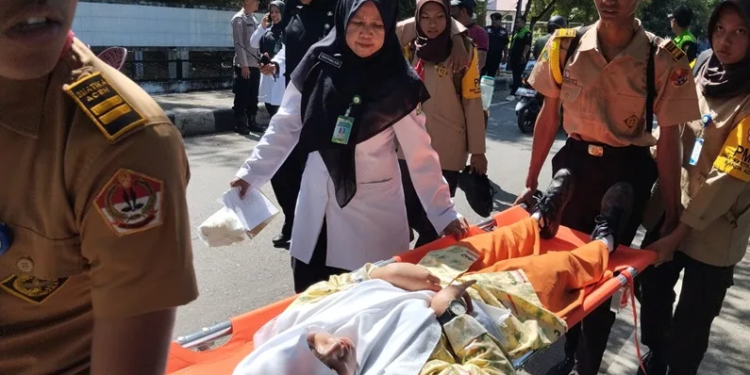 Korban di Evakuasi ke tempat yang aman