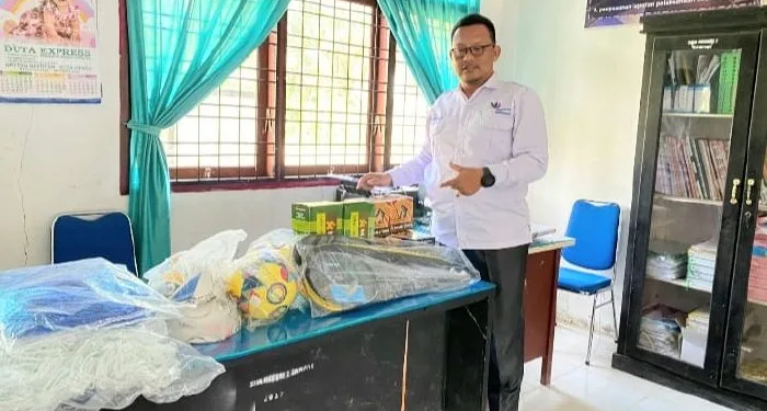 SMAN 2 Sawang Terima Bantuan Peralatan Olahraga dari Dispora Aceh