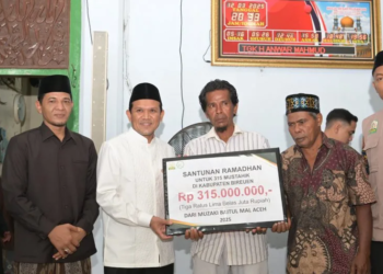 Wakil Gubernur Aceh Safari Ramadhan di Bireuen, Serahkan Bantuan untuk Masjid dan Mustahik
