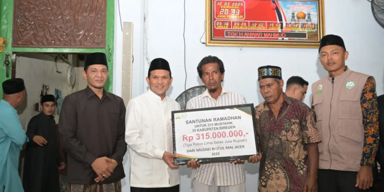 Wakil Gubernur Aceh Safari Ramadhan di Bireuen, Serahkan Bantuan untuk Masjid dan Mustahik