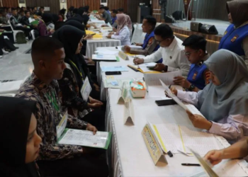 Tahapan pemeriksaan administrasi penerimaan Polri di Aula Presisi Polda Aceh. Foto: Istimewa