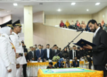 Gubernur Aceh, H. Muzakir Manaf, saat mengambil sumpah dan melantik Hj. Illiza Sa'aduddin Djamal, SE, sebagai Wali Kota dan Afdhal Khalilullah, B.Sc (Hons), MT, sebagai Wakil Wali Kota Banda Aceh periode 2025-2030, dalam Rapat Paripurna DPRK Banda Aceh, di Gedung DPRK Banda Aceh, Rabu (12/2/2025).