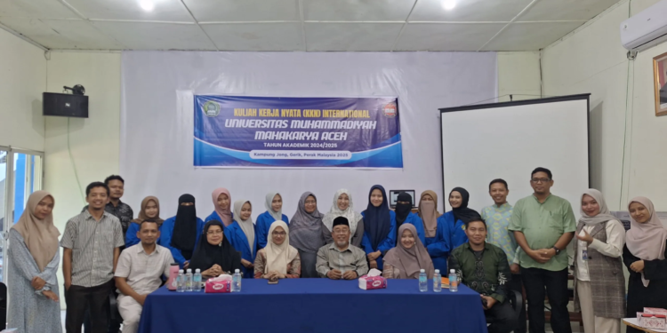 Bireuen – Program Kuliah Kerja Nyata (KKN) Internasional yang digelar oleh Universitas Muhammadiyah Mahakarya Aceh (UMMAH) pada tahun ini bukan sekadar program pengabdian masyarakat lintas negara, tetapi menjadi wadah bagi mahasiswa untuk mengalami lompatan besar dalam pembelajaran personal dan akademik. Dengan tujuan utama Malaysia, UMMAH memberangkatkan sembilan mahasiswa terbaik untuk mengikuti program KKN Internasional selama hampir satu bulan, dari 1 hingga 28 Mei 2025.