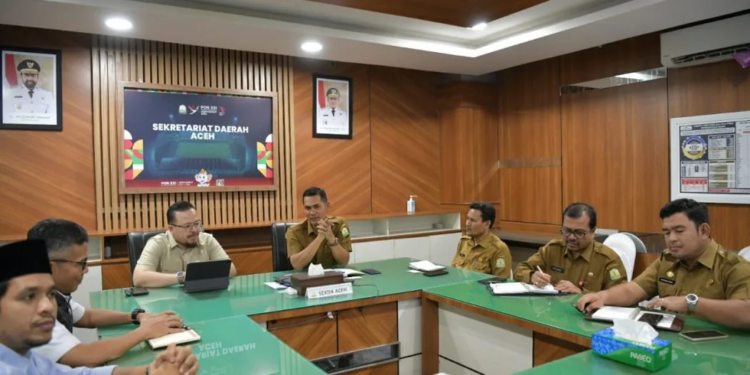 Plt. Sekda Aceh, M. Nasir S.IP, MPA, didampingi para Asisten Sekda Aceh, dan Kepala SKPA/Biro terkait saat menerima kunjungan kerja Staf Khusus Menteri Ekonomi Kreatif/Badan Ekonomi Kreatif RI, Rian Syaf, dalam rangka membahas Kerjasama dalam Pengembangan Ekonomi Kreatif di Aceh, di Ruang Rapat Sekda Aceh, Banda Aceh, Senin, (24/3/2025).