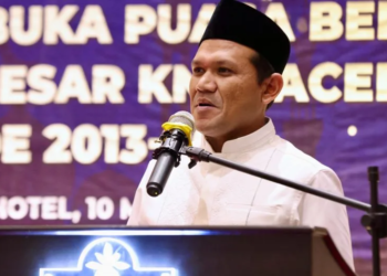 Wakil Gubernur Aceh, Fadhlullah, SE, saat menyampaikan sambutan pada acara Silaturrahmi dan Buka Puasa Bersama Keluarga Besar KNPI Aceh periode 2013-2016 di The Pade Hotel, Aceh Besar, Senin, (10/3/2025).