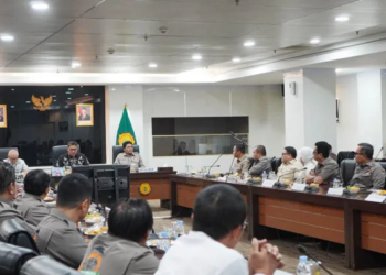 Sudaryono Dewan Pembina Tani Merdeka Indonesia yang juga Wakil Menteri Pertanian menerima silaturahmi Ketua Umum DPN Tani Merdeka Indonesia bersama pengurus di ruang pertemuan Kementerian Pertanian, pada Jumat 22 Agustus 2025.