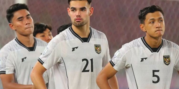 Ekspresi sejumlah pemain timnas U23 Indonesia usai laga final ASEAN U23 Championship atau Piala AFF U23 2025 di Stadion Utama Gelora Bung Karno, Jakarta, Selasa (29/7/2025). Vietnam sukses keluar sebagai juara pada ajang ASEAN U23 Championship atau Piala AFF U23 2025 setelah mengalahkan Indonesia 1-0.(Foto | KOMPAS)