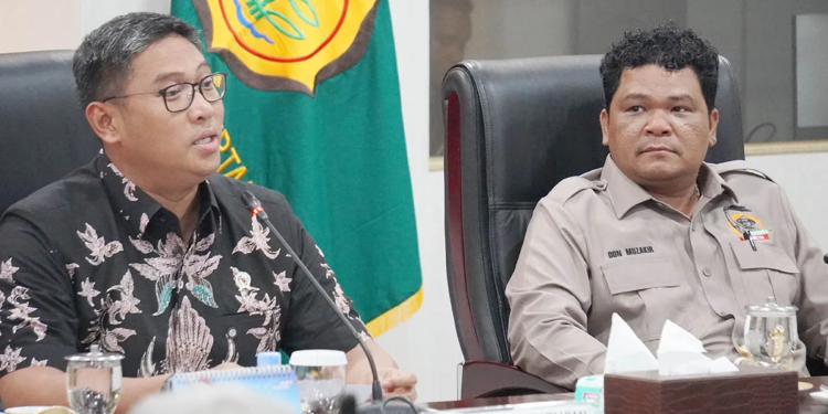 Sudaryono Wakil Menteri Pertanian (kiri) dan Don Muzakir Ketua Umum DPN Tani Merdeka Indonesia