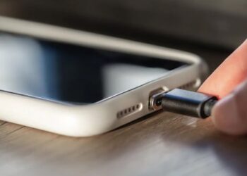 Jangan Cas HP di Sini, FBI Sudah Beri Peringatan Keras