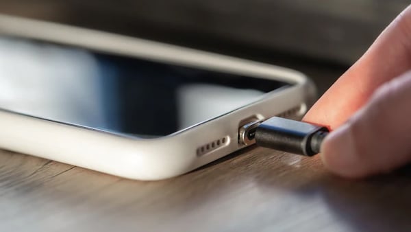 Jangan Cas HP di Sini, FBI Sudah Beri Peringatan Keras