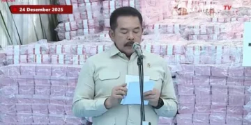 Jaksa Agung Serahkan Uang Rp6,6 Triliun kepada Pemerintah, Disaksikan Prabowo SubiantoJaksa Agung Serahkan Uang Rp6,6 Triliun kepada Pemerintah, Disaksikan Prabowo Subianto