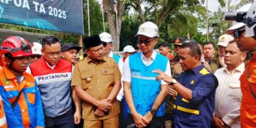 Turun Langsung ke Lokasi Bencana, Menteri Bahlil Percepat Pemulihan Listrik dan BBM di Aceh