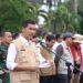 1. Sekretaris Daerah Aceh M. Nasir, yang juga Ketua Posko Penanganan Bencana Hidrometeorologi Aceh, menyampaikan amanat saat Apel Pelepasan Relawan ASN Pemerintah Aceh di Lapangan Kantor Gubernur Aceh, Banda Aceh, Minggu (28/12/2025).