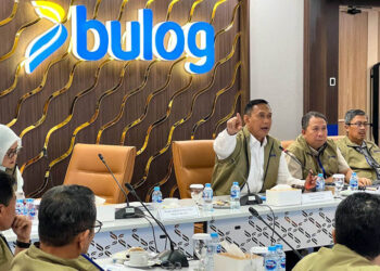 Direktur Utama Perum Bulog Ahmad Rizal Ramdhani (tengah) memimpin Rapat Kerja Nasional bersama seluruh jajaran bertajuk Evaluasi Kinerja 2025 dan Rencana Kerja 2026 di Jakarta, Minggu (11/1/2026).