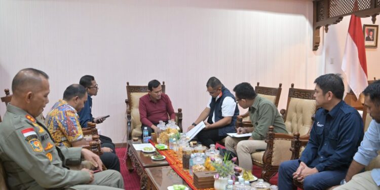 Wagub Aceh Bahas Penanganan Bencana dan Pembangunan Huntara Bersama Wakil Kepala Badan Pengaturan BUMN