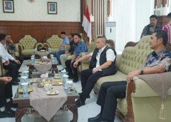 Sekda Aceh Sambut Menko Pangan dan Dua Menteri di Bandara SIM