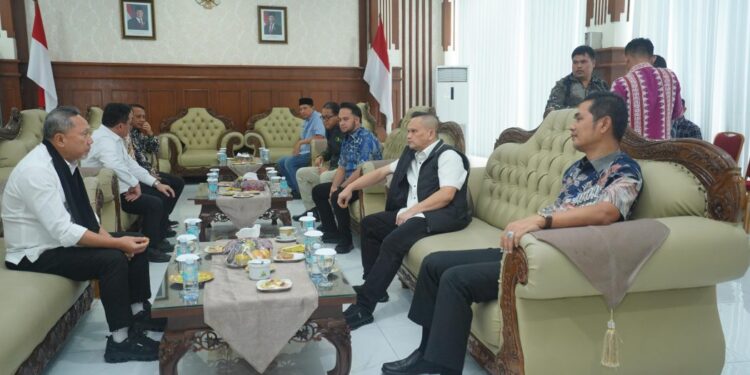 Sekda Aceh Sambut Menko Pangan dan Dua Menteri di Bandara SIM