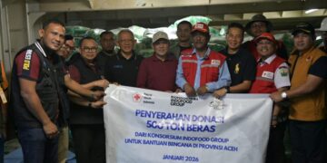 Wakil Gubernur Aceh Terima Bantuan Kemanusiaan PMI di Pelabuhan Krueng Geukuh Aceh Utara