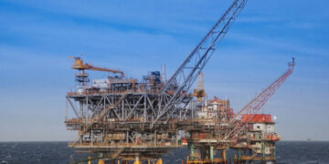 Ilustrasi platform minyak dan gas lepas pantai (Foto: Kementerian ESDM)