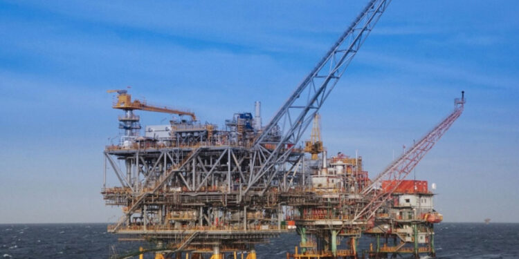 Ilustrasi platform minyak dan gas lepas pantai (Foto: Kementerian ESDM)