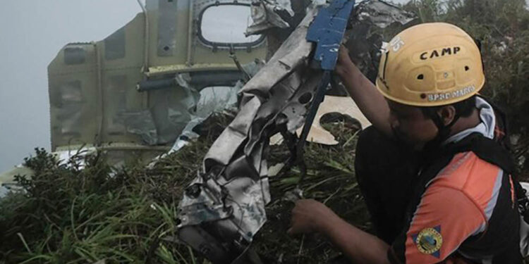 Tim SAR gabungan berhasil menemukan kotak hitam atau black box pesawat ATR 42-500 setelah dilakukan pencarian di lereng Gunung Bulusaraung.