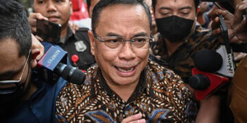 KPK melakukan OTT terhadap Bupati Pati Sudewo dan tujuh orang lainnya terkait dugaan suap jual beli jabatan.