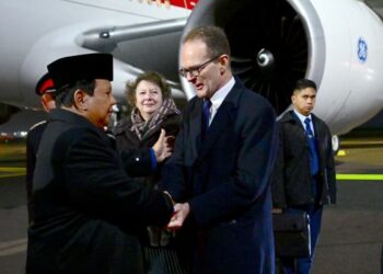 Presiden Republik Indonesia, Prabowo Subianto tiba di Bandar Udara London Stansted, Inggris, pada Minggu (18/1/2026)(Sekretariat Presiden RI)