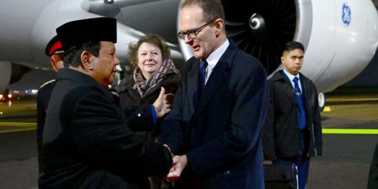 Presiden Republik Indonesia, Prabowo Subianto tiba di Bandar Udara London Stansted, Inggris, pada Minggu (18/1/2026)(Sekretariat Presiden RI)