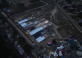 Prabowo Protes Hunian Danantara untuk Korban Banjir dari Seng