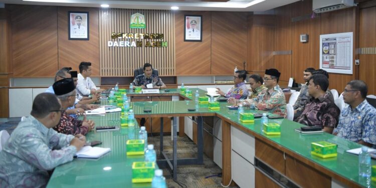 Sekda Aceh Pimpin Rapat Bersama KPI Aceh Bahas Kondisi Media Sosial 