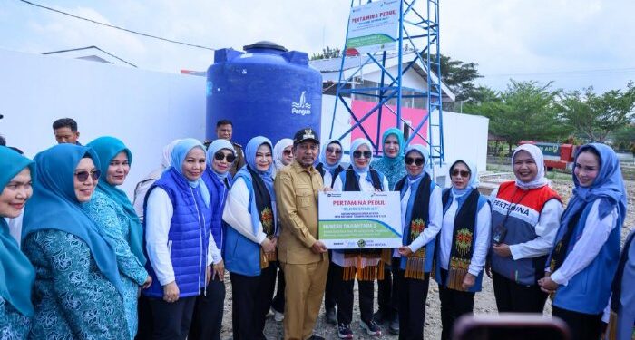 Kak Na Dampingi Ketum Seruni Serahkan Bantuan di Pidie Jaya