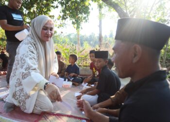 Mudik ke Seunuddon, Kak Na Santuni Anak Yatim dan Ziarah ke Makam Keluarga