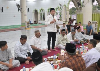 Wagub Aceh Buka Puasa Bersama Masyarakat Teupin Raya