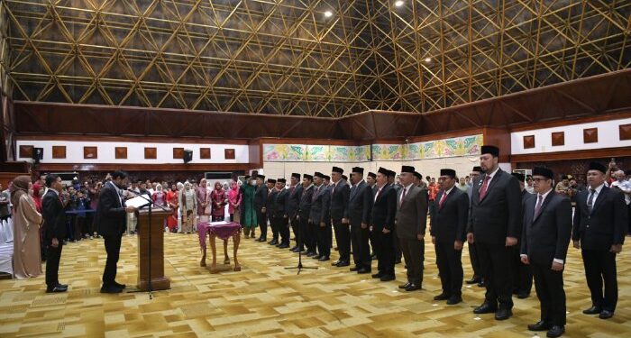 Gubernur Mualem Lantik Sejumlah Pejabat Eselon II