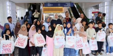 Kak Na Ajak Anak yatim Berbelanja Baju Lebaran di Plaza Aceh