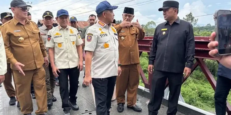 Mendagri dan Wagub Aceh Tinjau Infrastruktur Rusak Akibat Bencana