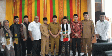 Wagub Fadhlullah Sambut Habibi An Nawawi Dengan Adat Aceh, Lanjut Sambut Cak Imin di Bandara SIM