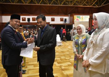 Mualem Lantik Tiga Kepala SKPA, Tekankan Percepatan Kinerja dan Serapan Anggaran