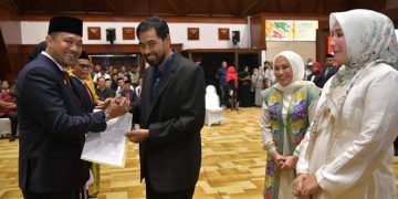 Mualem Lantik Tiga Kepala SKPA, Tekankan Percepatan Kinerja dan Serapan Anggaran