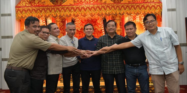 Wagub Aceh Fadhlullah Mediasi Persilisihan APBK, Pemkab dan DPRK Aceh Singkil Capai Kesepakatan