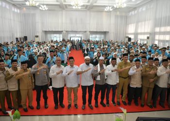 Mualem Lepas Kloter Perdana Calon Jemaah Haji Aceh, Ingatkan Bersihkan Hati dan Jaga Kesehatan